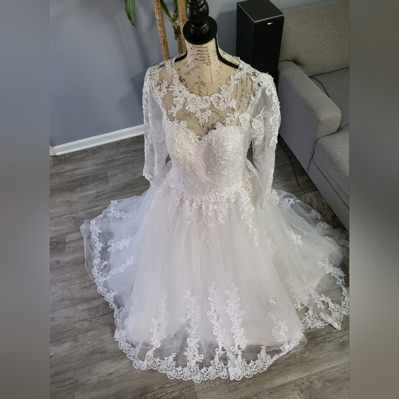 Rhinestone Wedding dress - Picture 2 of 16